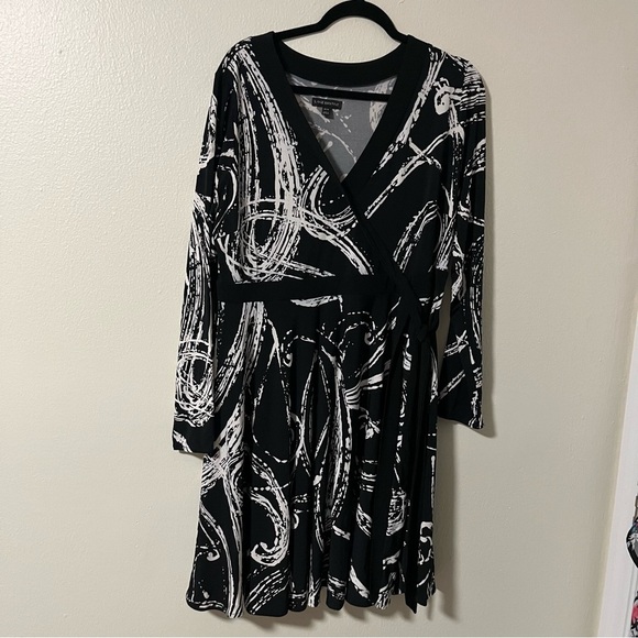 Lane Bryant Black and White Wrap Dress Size 14/16 stretch long sleeve tie front - Picture 2 of 6